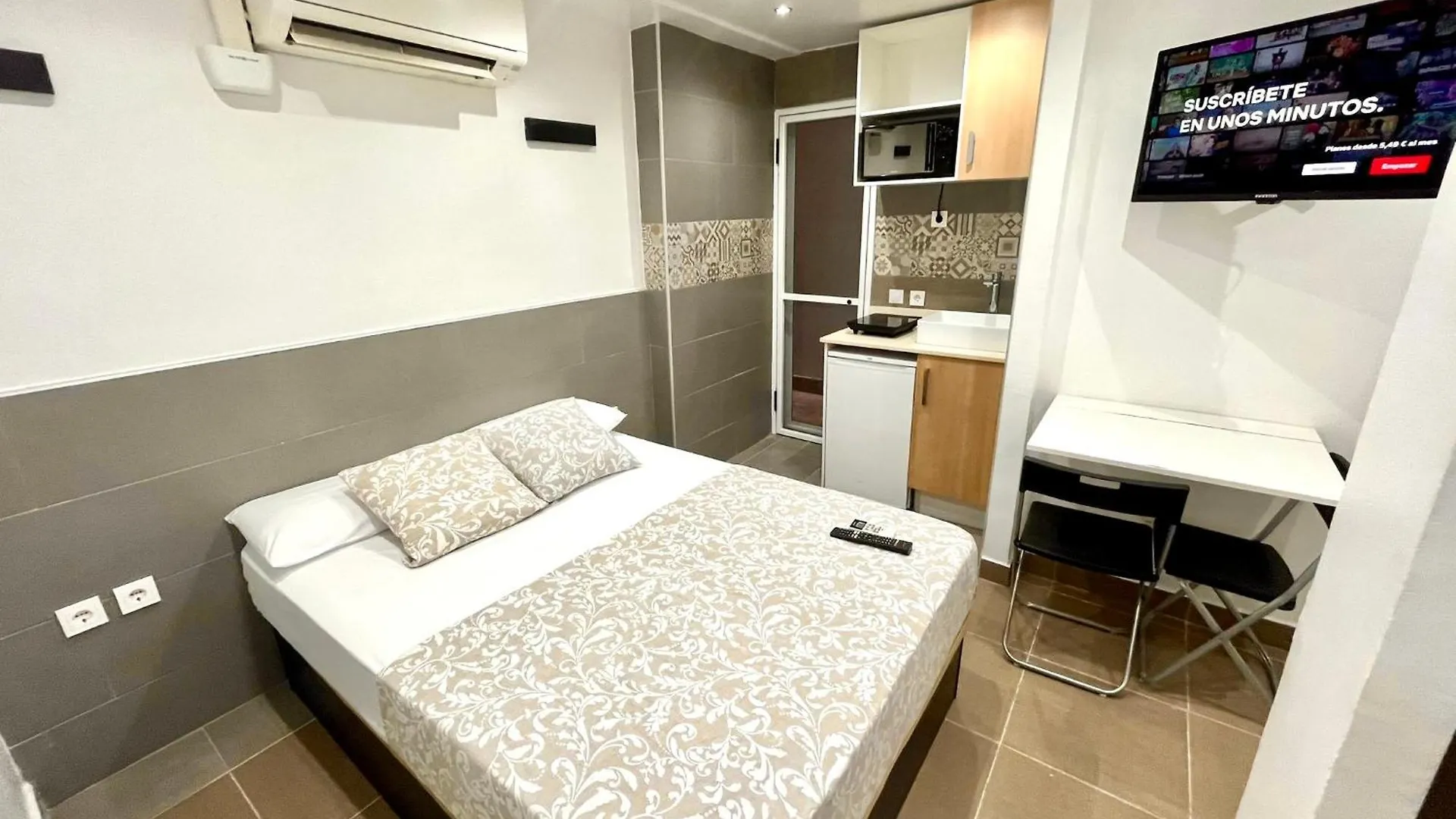 Nice Apartment In Barcelona By Perita Next Metro St T1 0*,  Hiszpania